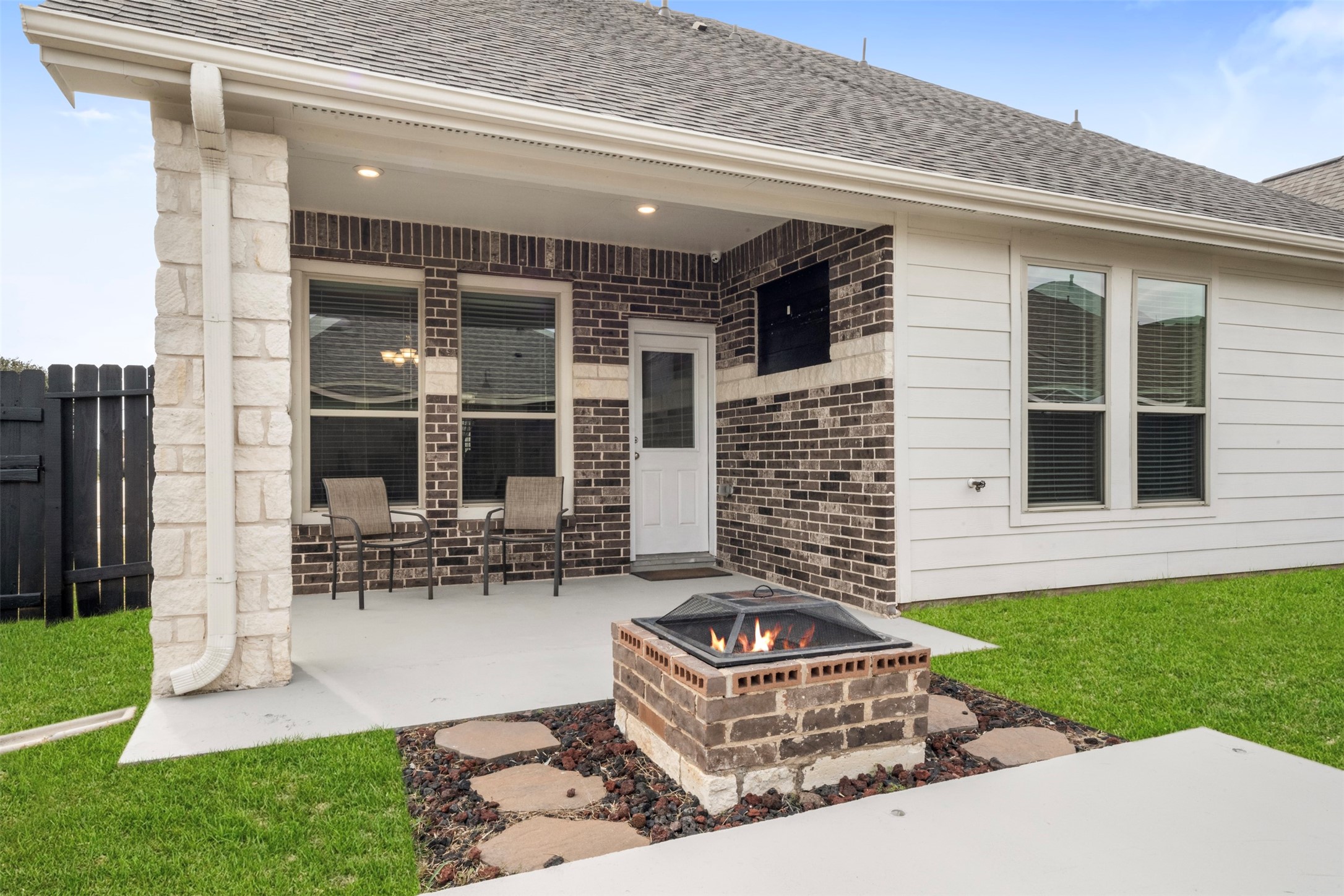 2802 Star Sky Way Houston, TX 77045 - Photo 5 of 49