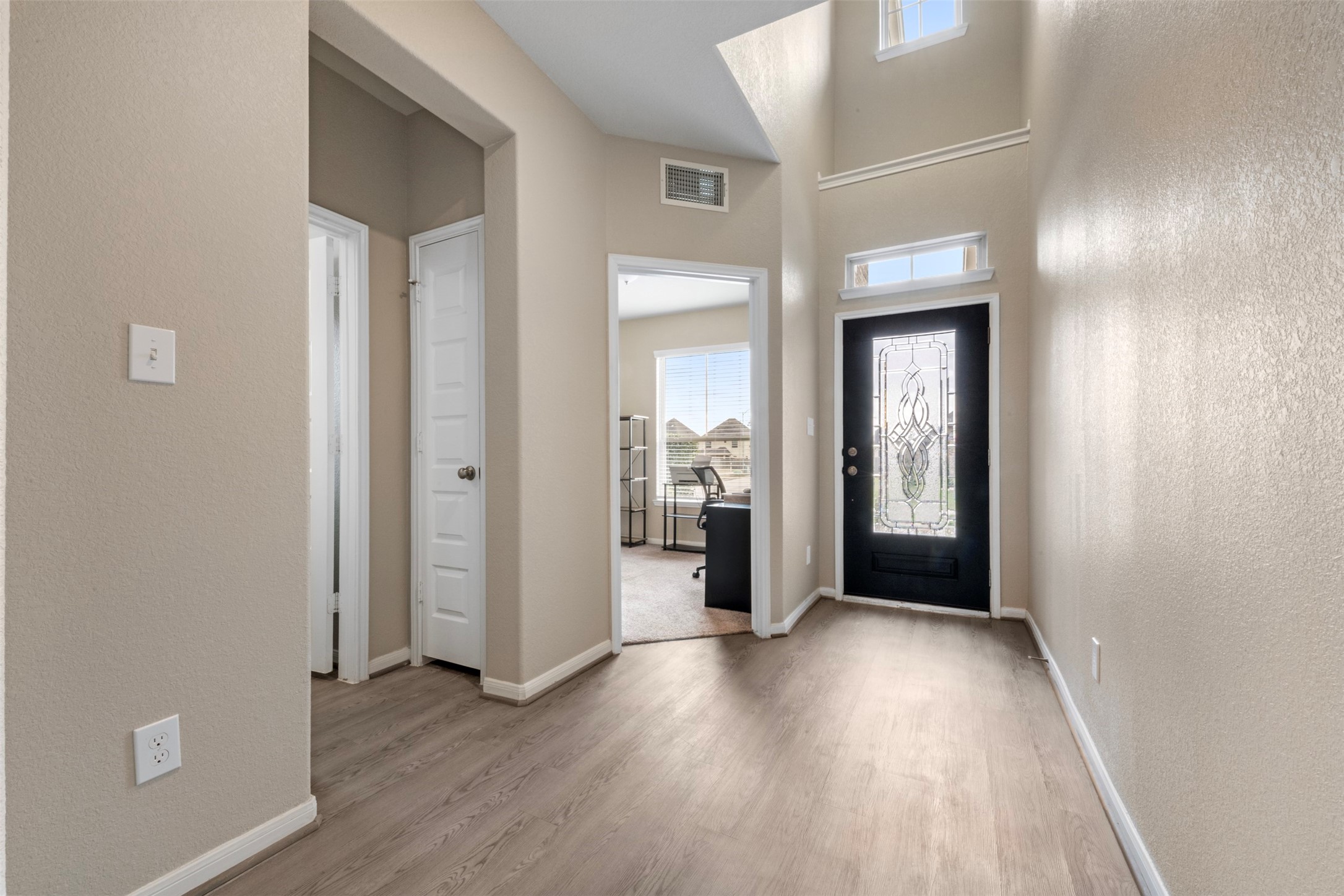 2802 Star Sky Way Houston, TX 77045 - Photo 6 of 49