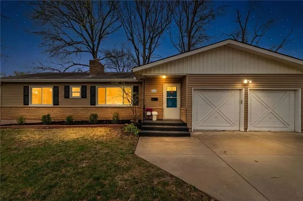 $270,000 | 605 Southeast 5th Street, Lee's Summit, MO 64063