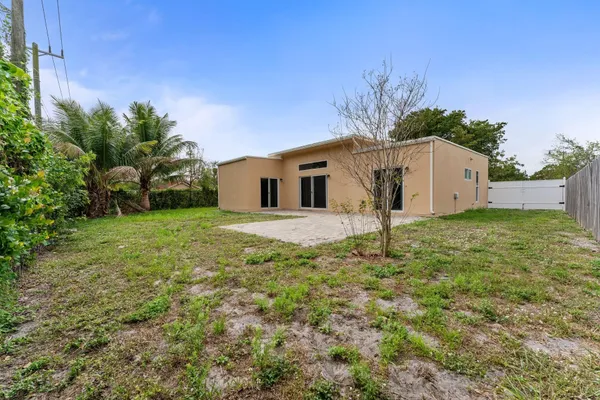 $4,800 | 4620 Northeast 18th Avenue, Pompano Beach, FL 33064