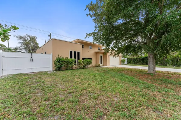 $4,800 | 4620 Northeast 18th Avenue, Pompano Beach, FL 33064