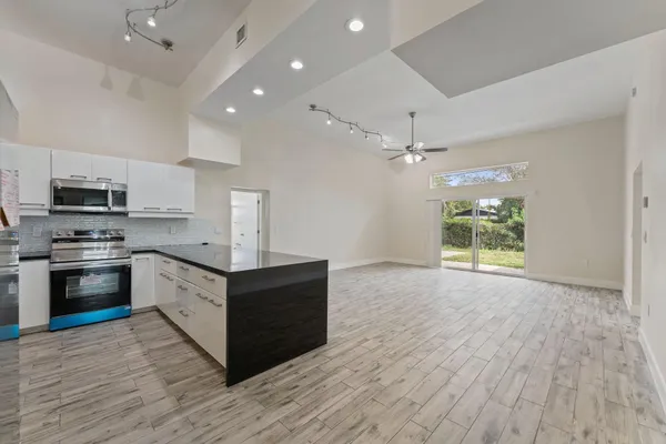 $4,800 | 4620 Northeast 18th Avenue, Pompano Beach, FL 33064
