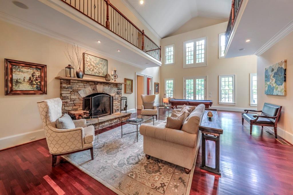 Just look at that natural light streaming in! 