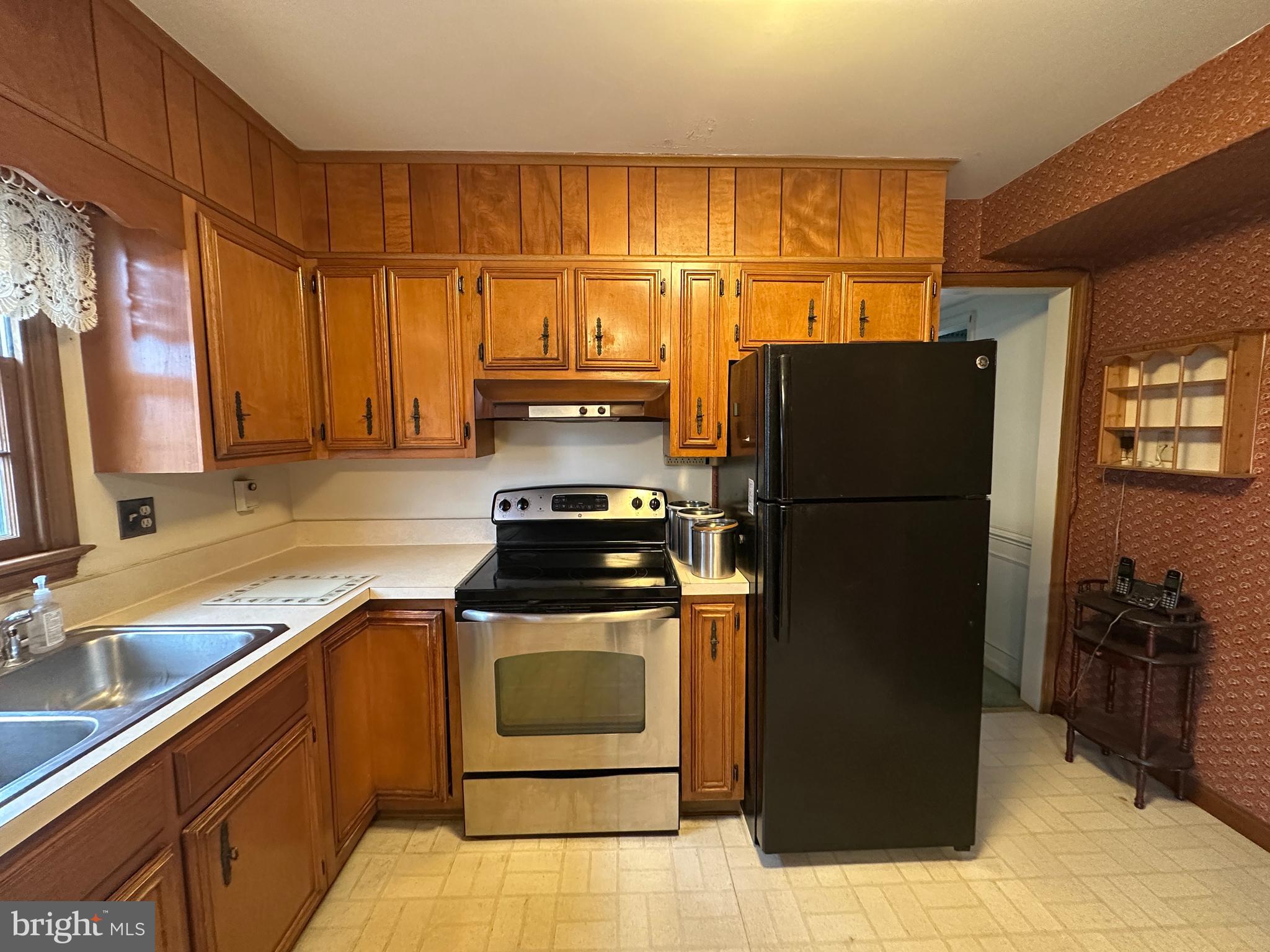 13632 Paradise Church Road Hagerstown, MD 21742 - Photo 14 of 47 a kitchen with a refrigerator stove and sink
