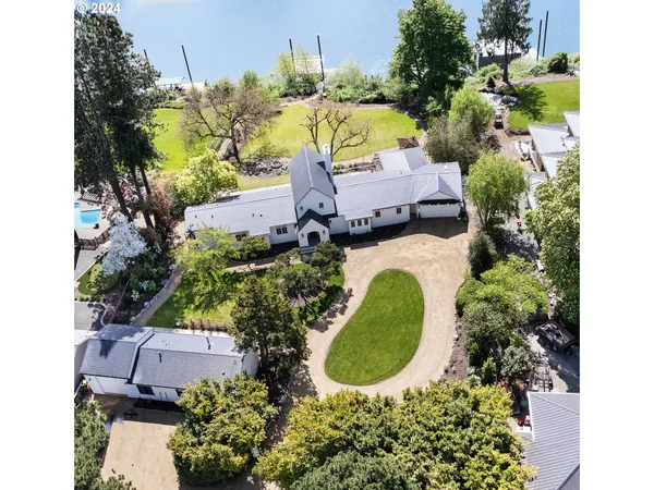 $3,995,000 | 7130 Southwest Montgomery Way, Wilsonville, OR 97070