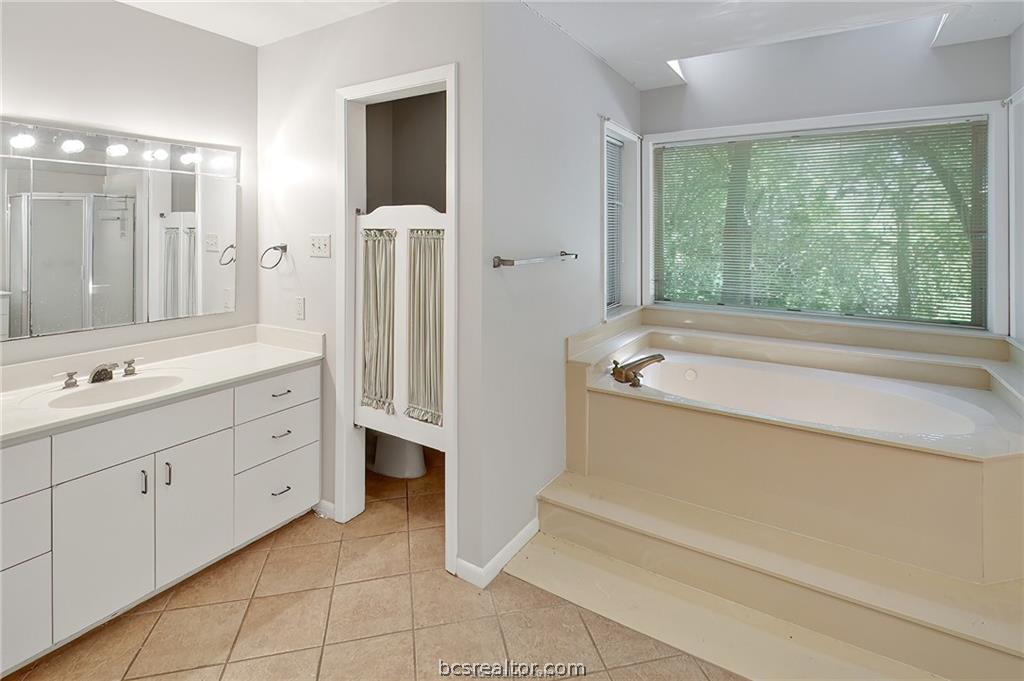 305 West Brookside Drive Bryan, TX 77801 - Photo 5 of 43