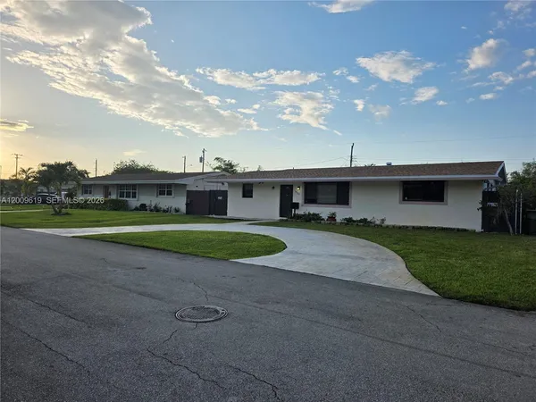 $2,700 | 7921 Northwest 12th Street, Pembroke Pines, FL 33024