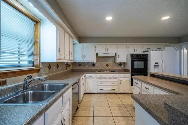 $3,095 | 4212 Village Green Drive, Irving, TX 75038