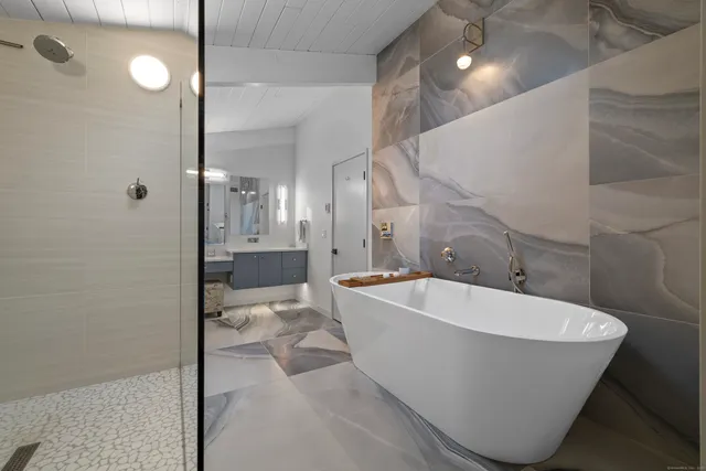 $2,250,000 | 75 Montauk Avenue, Stonington, CT 06378