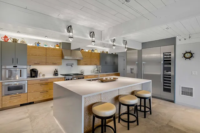 $2,250,000 | 75 Montauk Avenue, Stonington, CT 06378