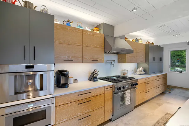 $2,250,000 | 75 Montauk Avenue, Stonington, CT 06378