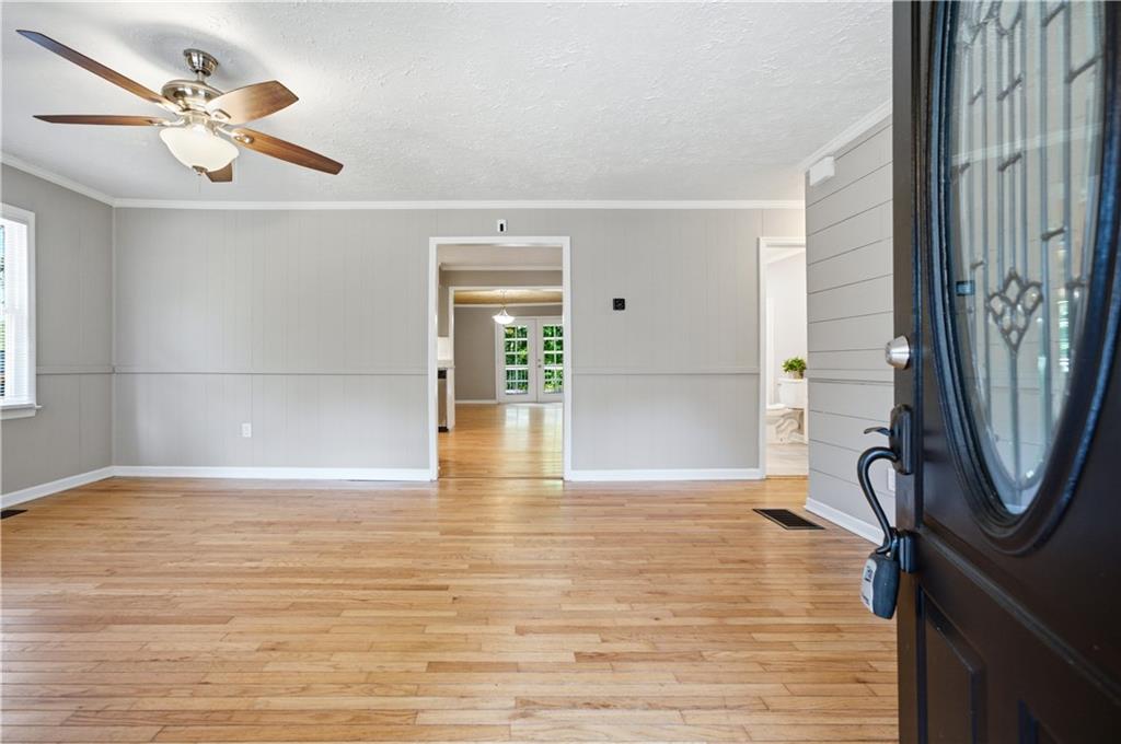 467 Sanders Street Clarkesville, GA 30523 - Photo 3 of 41