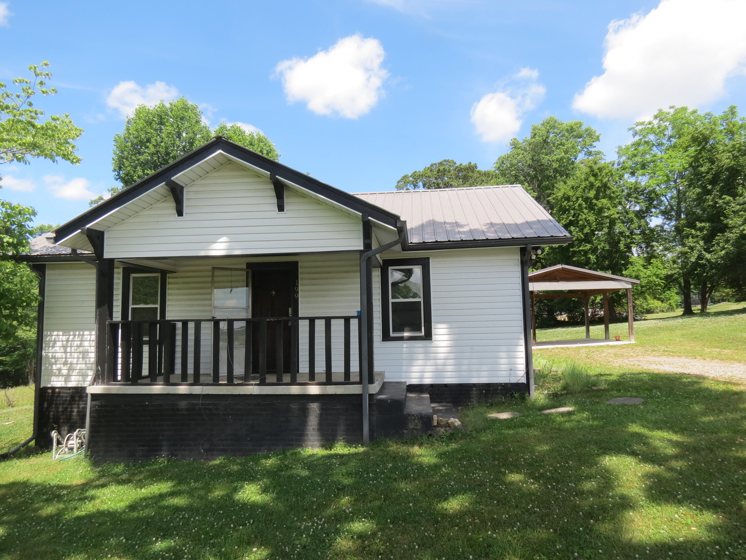 199 Long Hollow Road Clinton, TN 37716 - Photo 2 of 34 IMG_5231