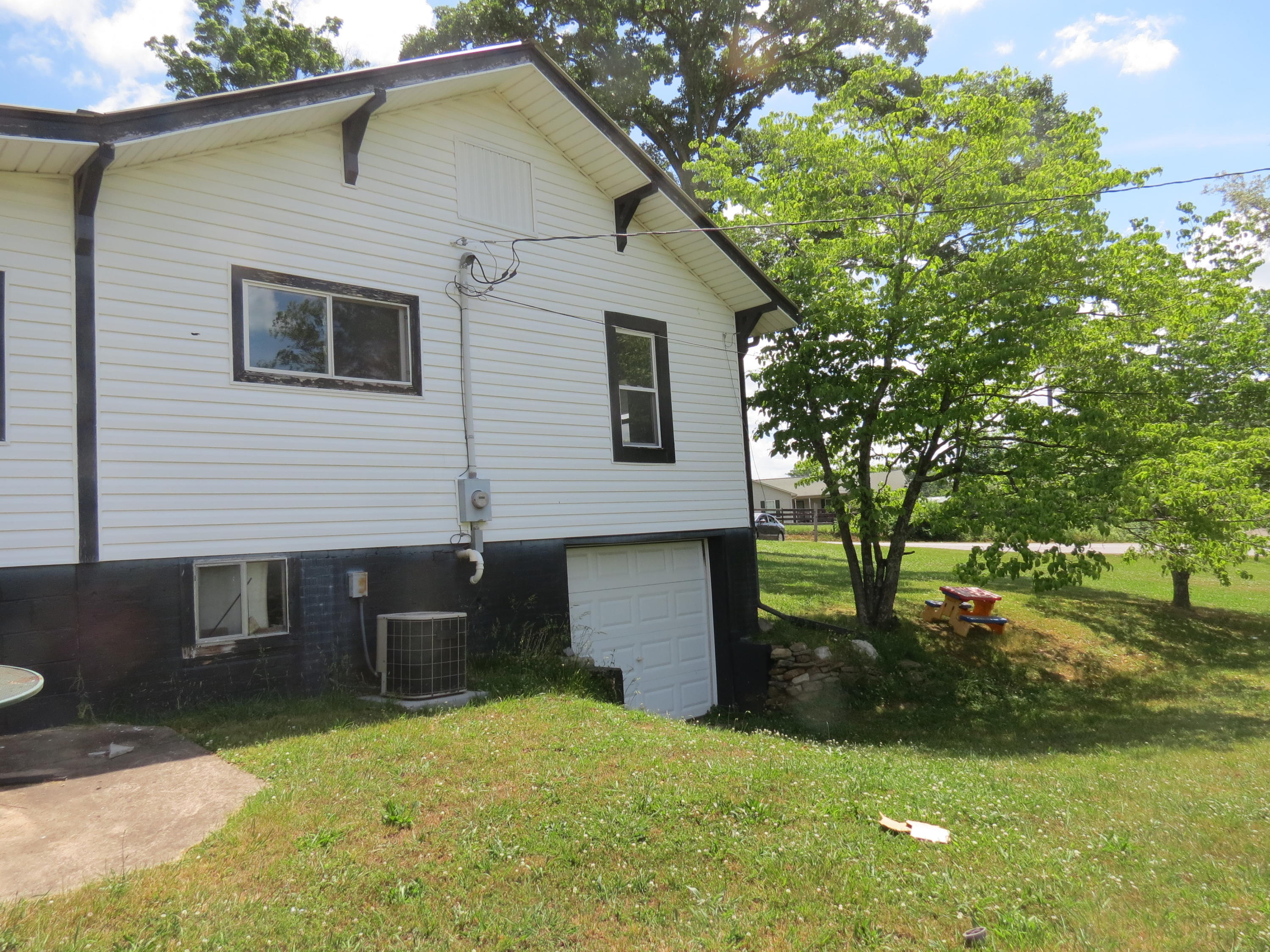 199 Long Hollow Road Clinton, TN 37716 - Photo 11 of 34 IMG_5224