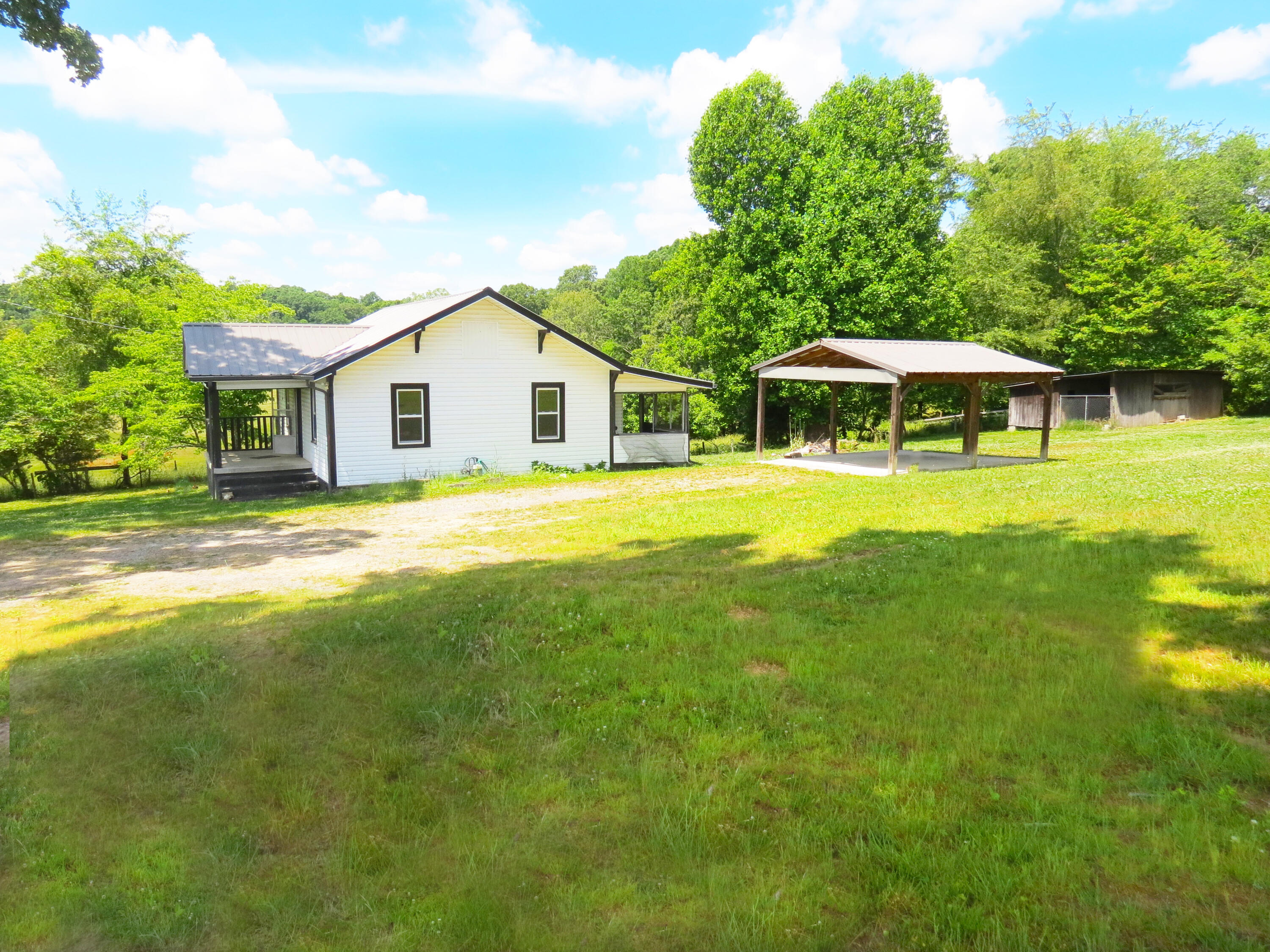 199 Long Hollow Road Clinton, TN 37716 - Photo 4 of 34 lh4