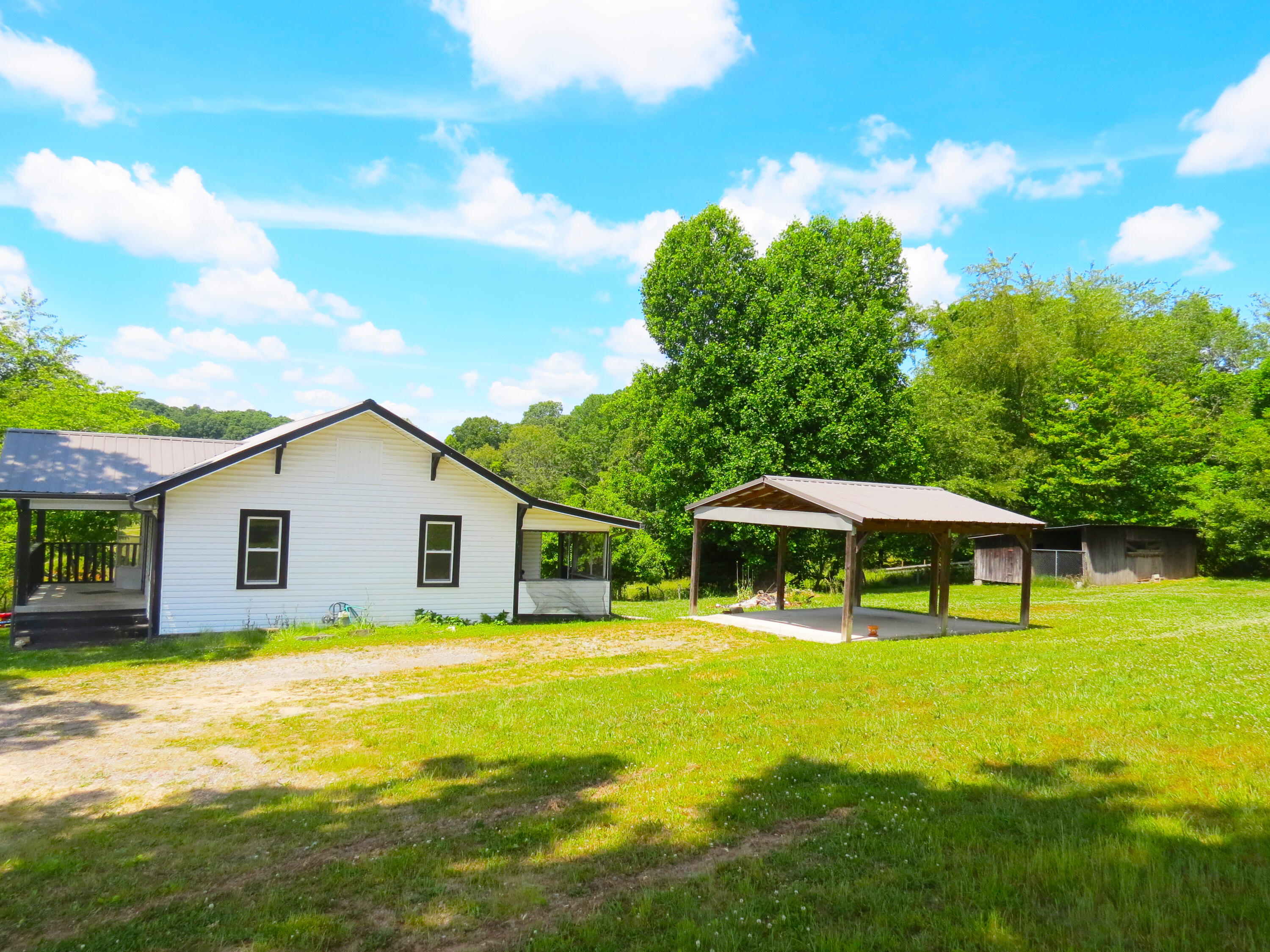 199 Long Hollow Road Clinton, TN 37716 - Photo 5 of 34 IMG_5217