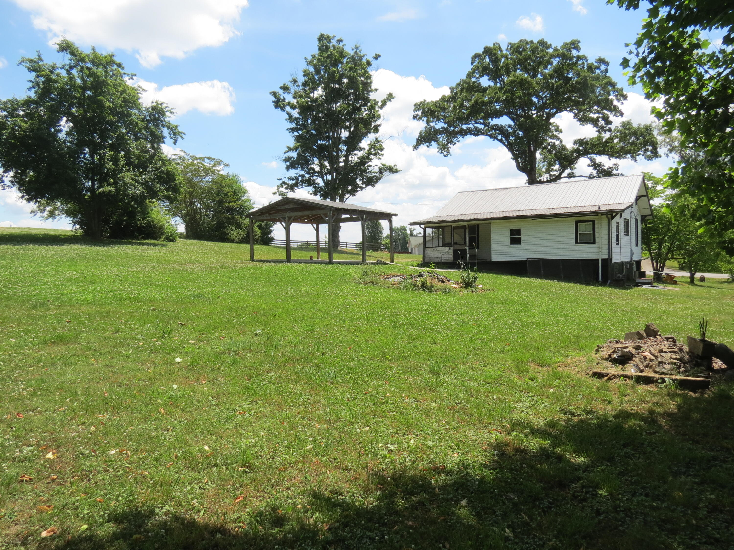 199 Long Hollow Road Clinton, TN 37716 - Photo 8 of 34 IMG_5221