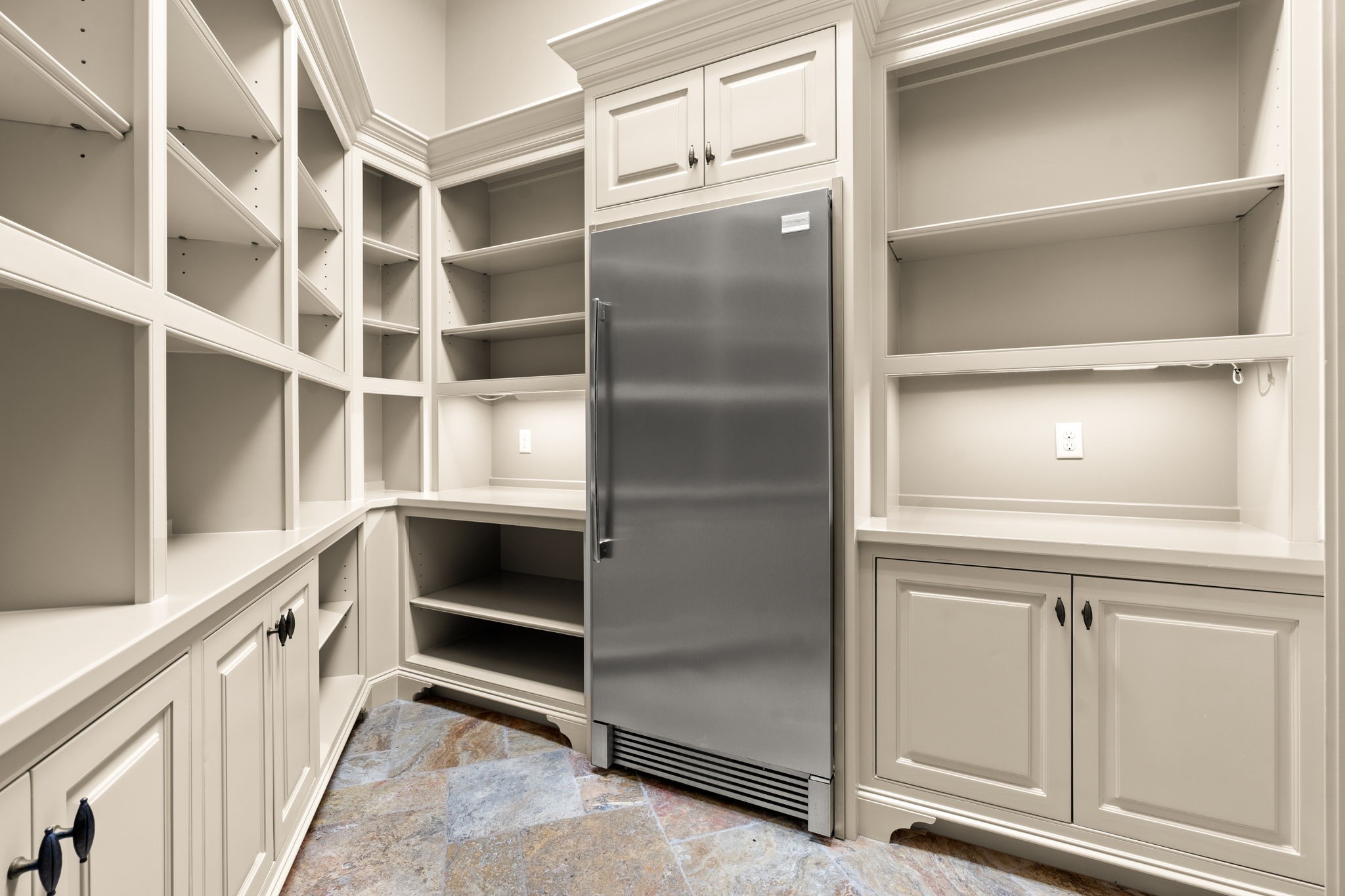 7918 Red Bay Circle Magnolia, TX 77354 - Photo 23 of 50 a view of an empty walk in closet