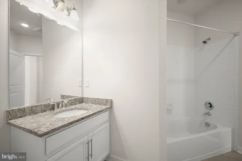 $635,000 | 3985 Norton Place, Unit 101, Fairfax, VA 22030