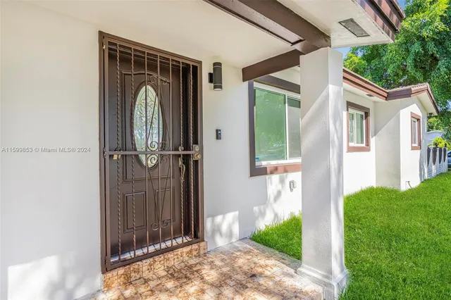$819,900 | 2901 Southwest 92nd Avenue, Miami, FL 33165