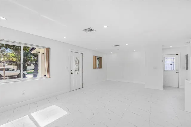 $819,900 | 2901 Southwest 92nd Avenue, Miami, FL 33165