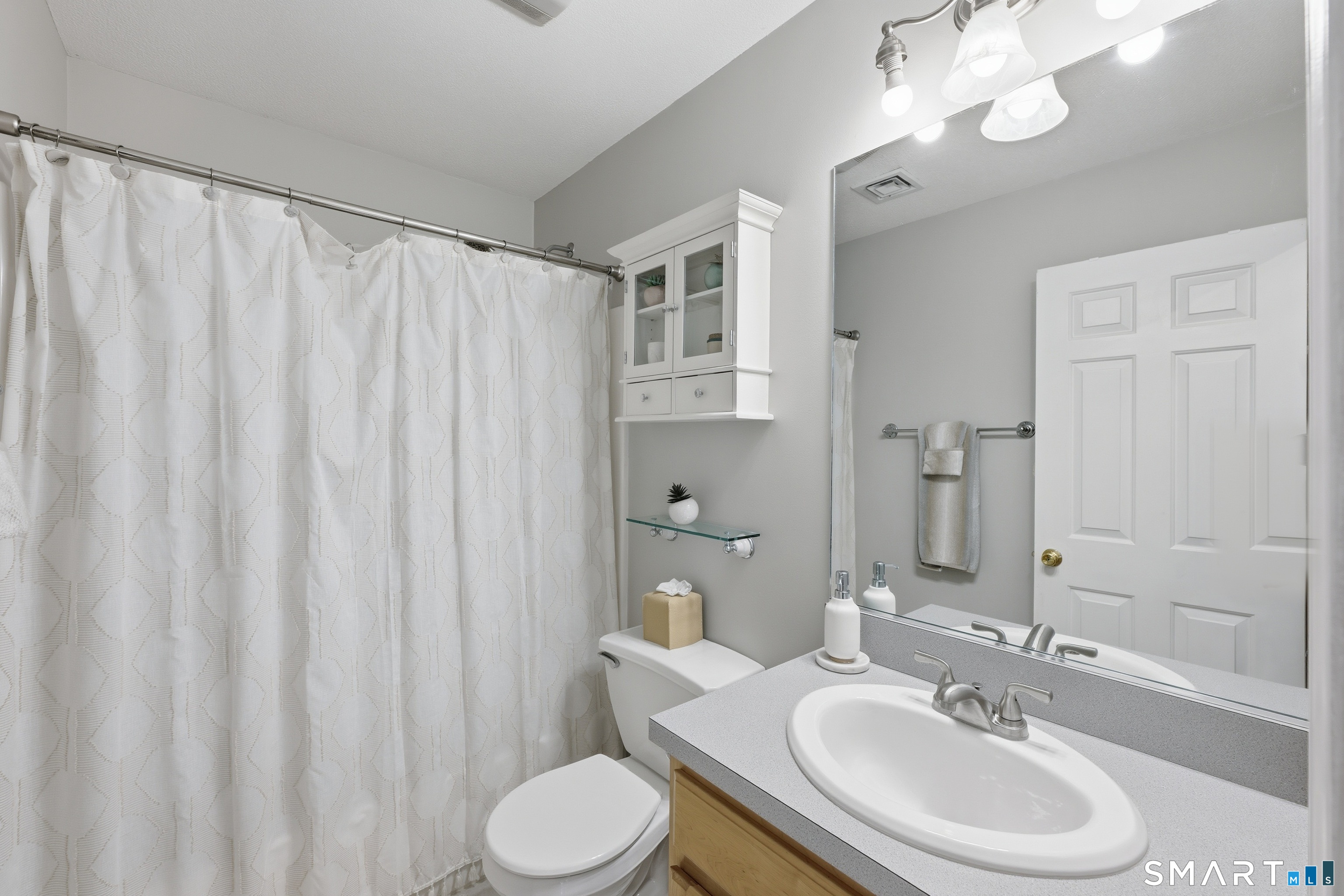 47 Dunbar Lane Hamden, CT 06514 - Photo 17 of 31