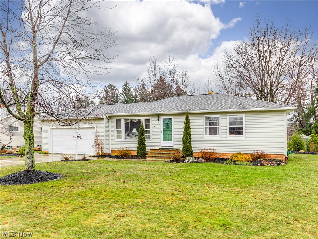 6458 Fairhaven Road Cleveland, OH 44124 - Photo 3 of 27