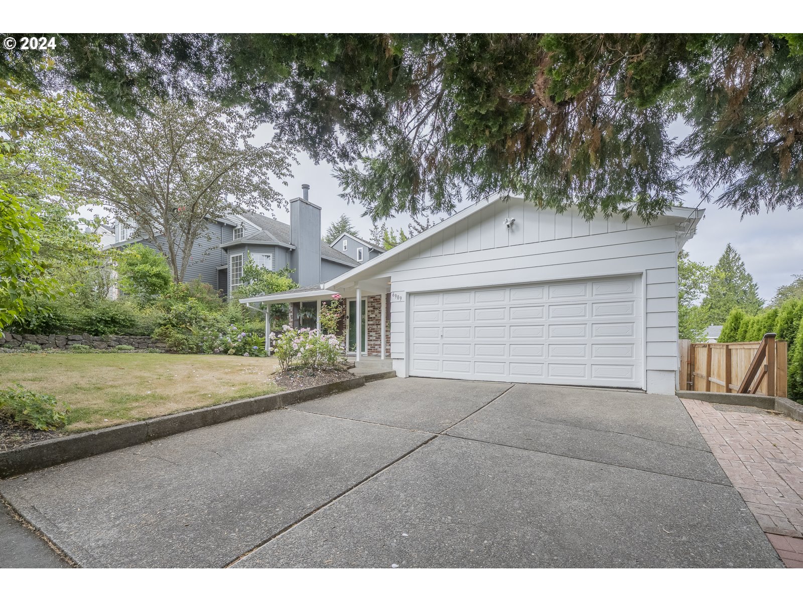 6909 Southwest 54th Avenue Portland, OR 97219 - Photo 3 of 40 Gallery Image 3