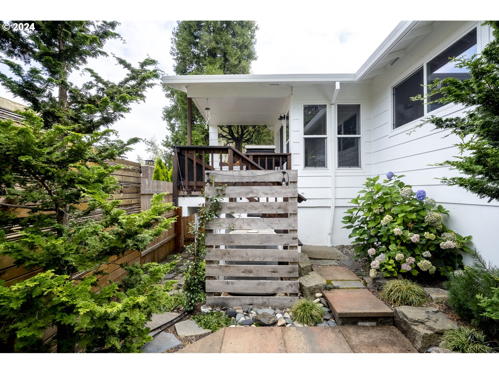 6909 Southwest 54th Avenue Portland, OR 97219 - Photo 8 of 40 Gallery Image 8