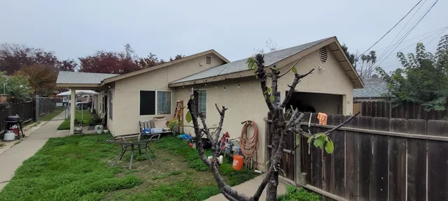 a view of a house with yard and furniture
