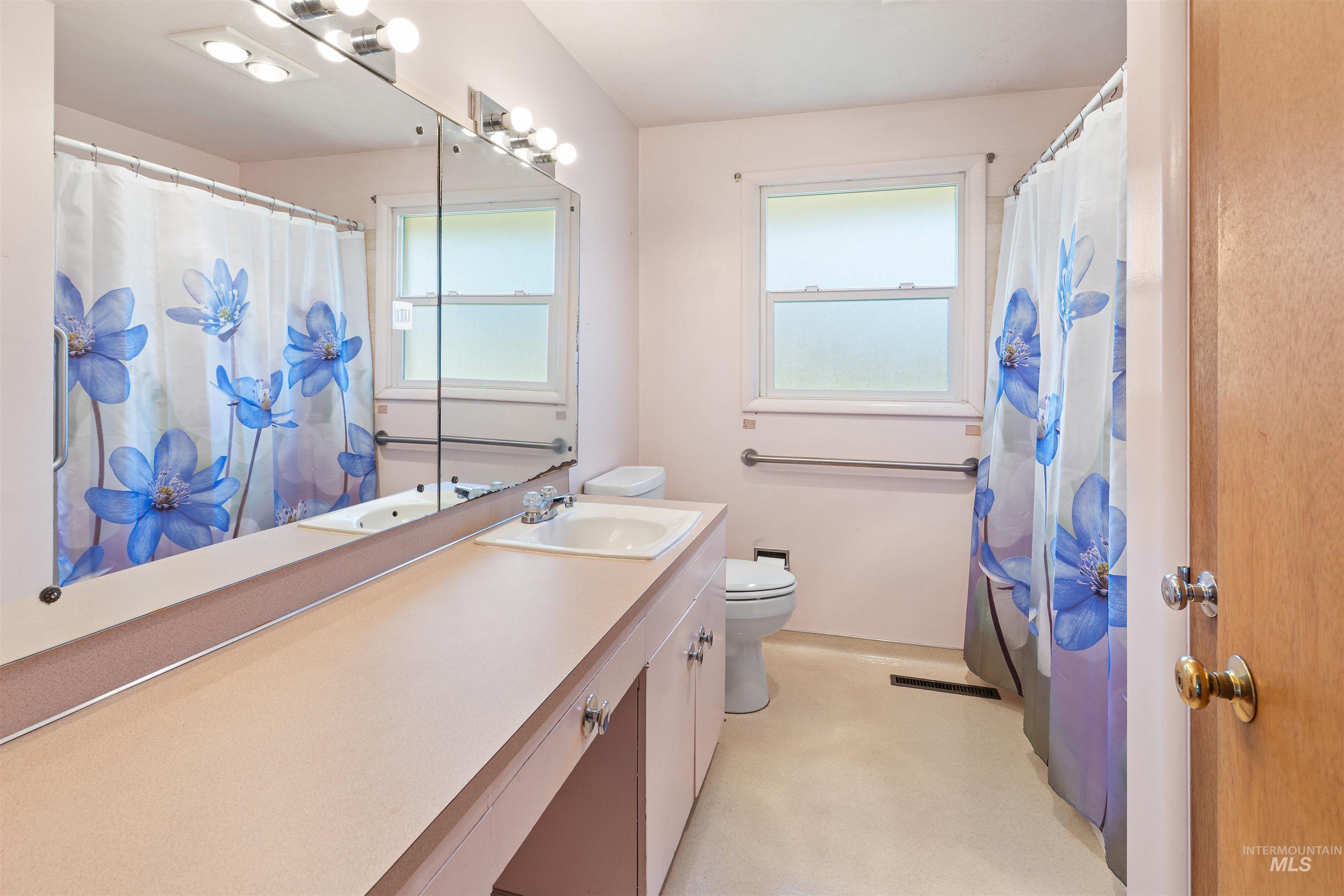 1148 Webster Street Clarkston, WA 99403 - Photo 11 of 29 Main Floor Bathroom featuring vanity and a shower.