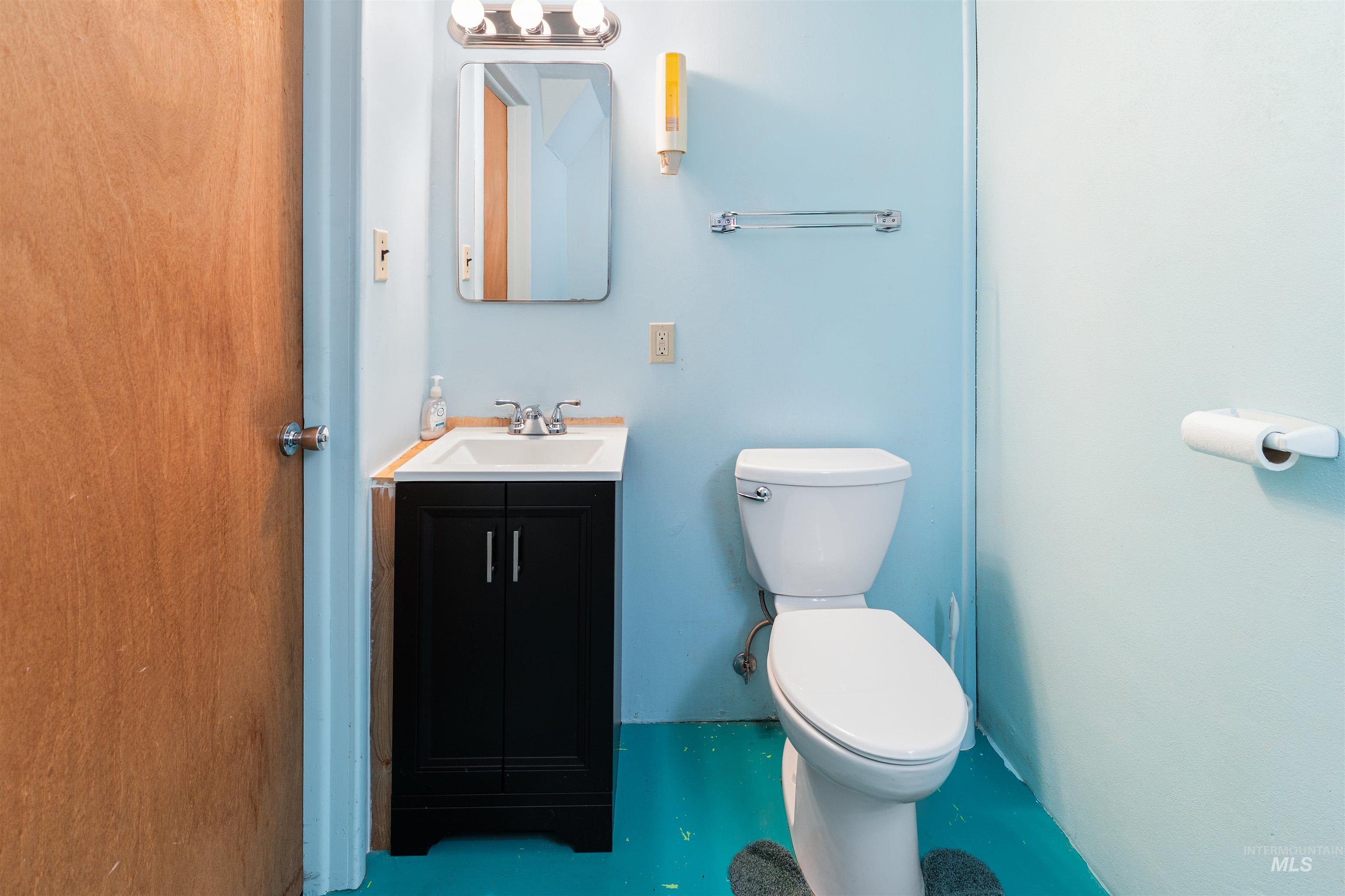 1148 Webster Street Clarkston, WA 99403 - Photo 12 of 29 Basement Half bathroom featuring vanity and toilet