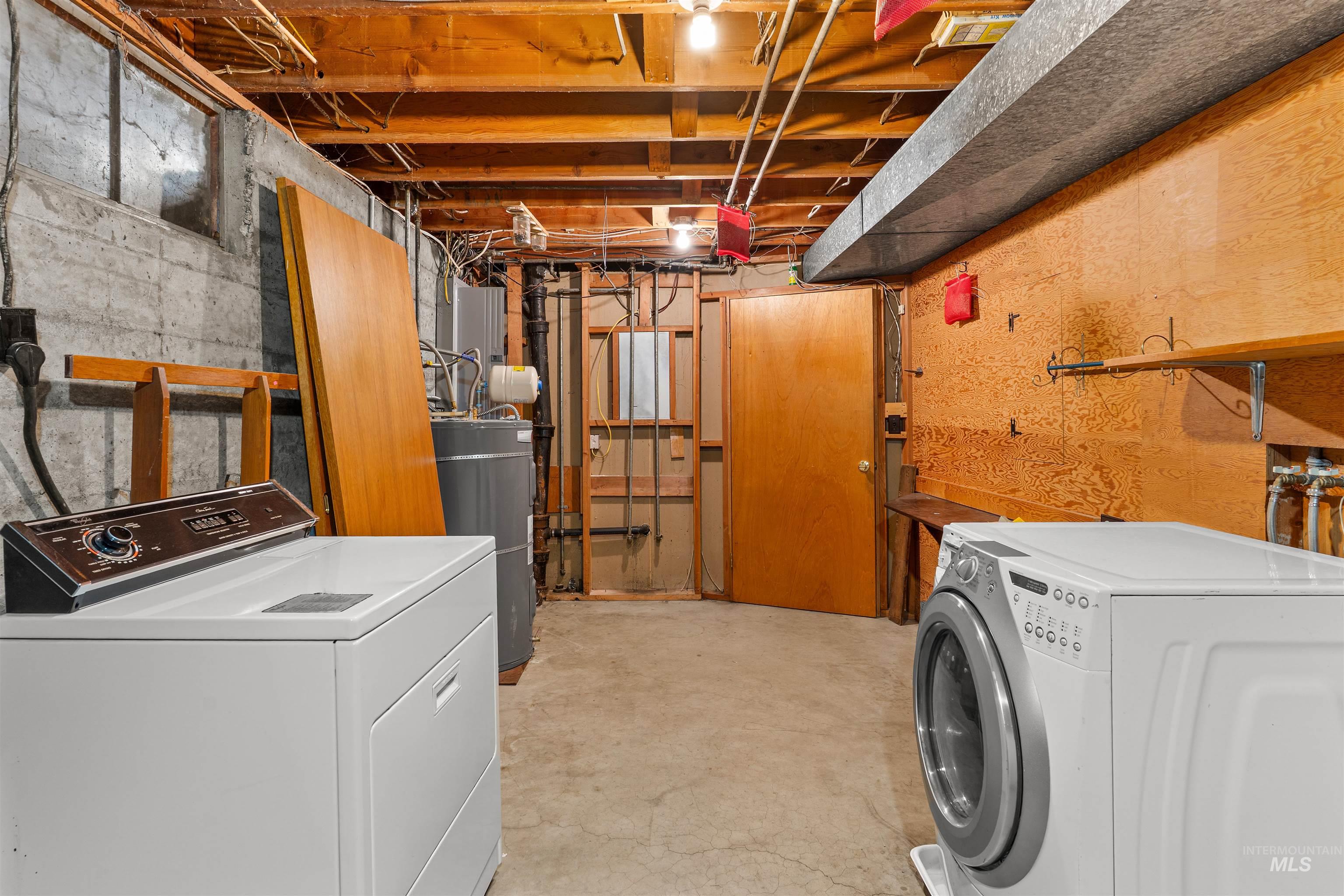 1148 Webster Street Clarkston, WA 99403 - Photo 20 of 29 Laundry area with unfinished concrete flooring and water heater