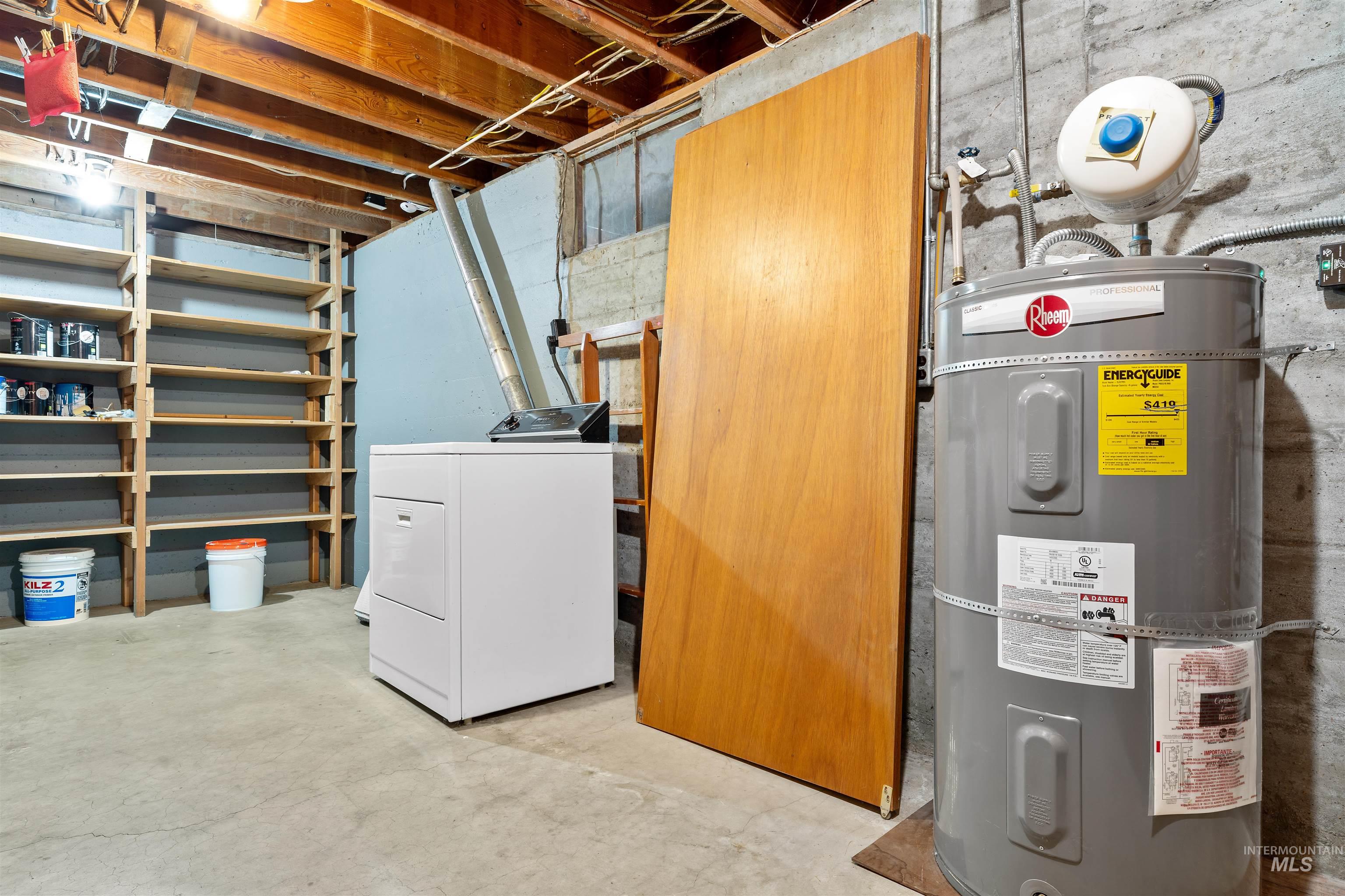 1148 Webster Street Clarkston, WA 99403 - Photo 24 of 29 Unfinished basement with water heater and washer / dryer