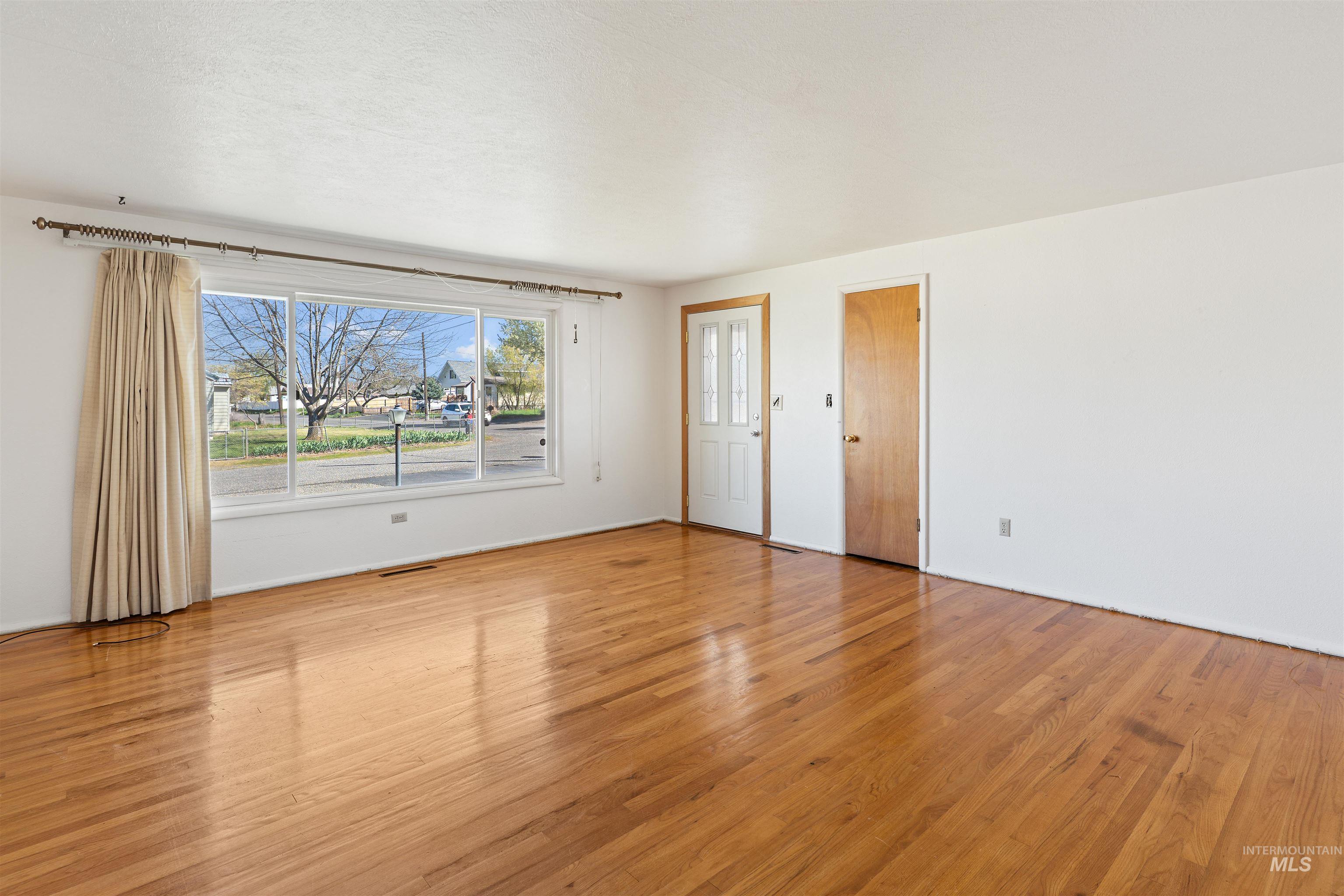 1148 Webster Street Clarkston, WA 99403 - Photo 3 of 29 Living room featuring light wood finished floors