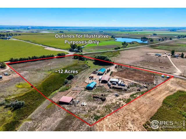 an aerial view of a tennis court