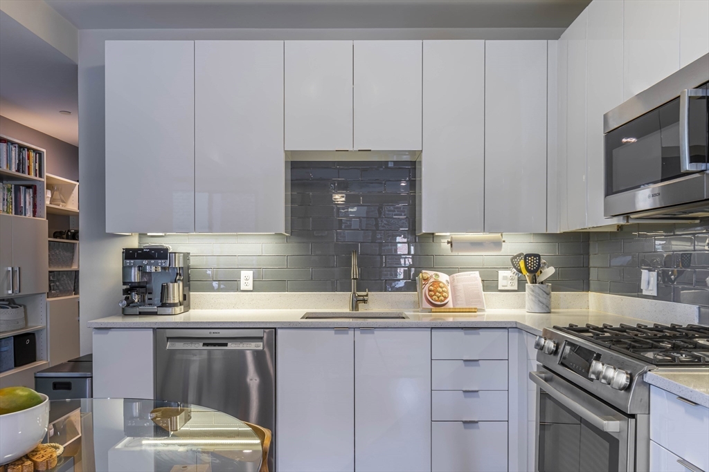 121 Portland Street, Unit 803 Boston, MA 02114 - Photo 7 of 30