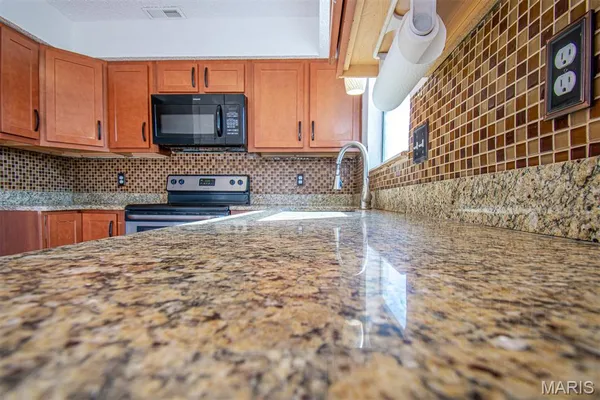 $215,000 | 689 Boca Raton Drive, Unit B, St. Peters, MO 63376