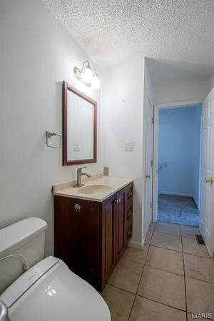 $215,000 | 689 Boca Raton Drive, Unit B, St. Peters, MO 63376