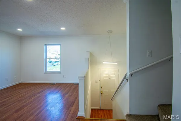 $215,000 | 689 Boca Raton Drive, Unit B, St. Peters, MO 63376