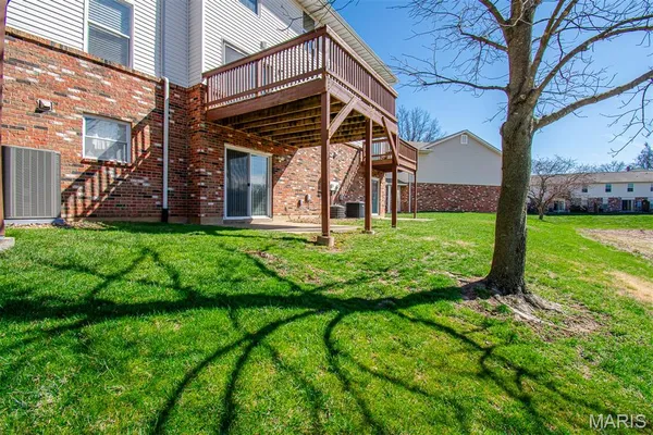 $215,000 | 689 Boca Raton Drive, Unit B, St. Peters, MO 63376