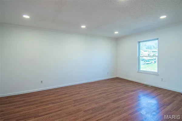 $215,000 | 689 Boca Raton Drive, Unit B, St. Peters, MO 63376