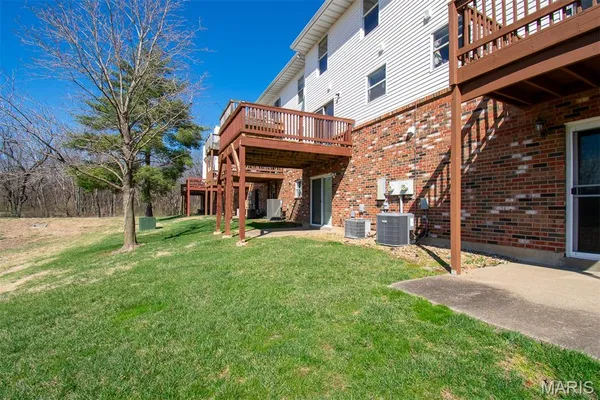 $215,000 | 689 Boca Raton Drive, Unit B, St. Peters, MO 63376