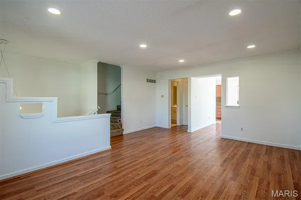 $215,000 | 689 Boca Raton Drive, Unit B, St. Peters, MO 63376