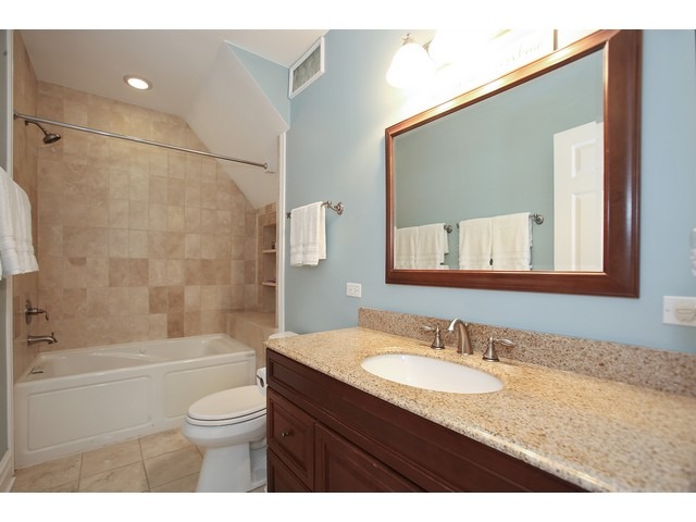 272 Shenstone Road Riverside, IL 60546 - Photo 17 of 25
