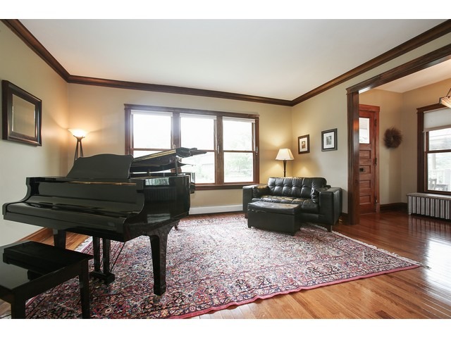 272 Shenstone Road Riverside, IL 60546 - Photo 3 of 25