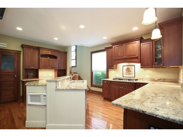272 Shenstone Road Riverside, IL 60546 - Photo 4 of 25