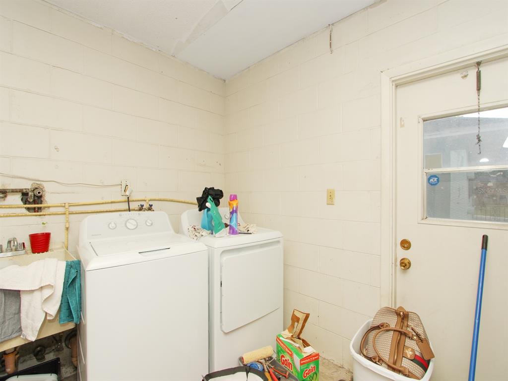 4173 Signal Hill Road Orlando, FL 32808 - Photo 21 of 22 a utility room with dryer and washer