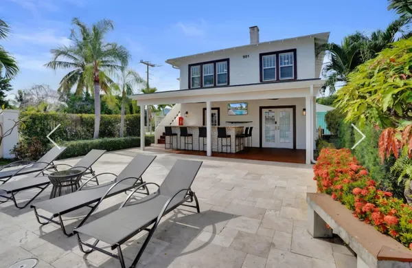 a view of a dinning table and chairs in patio
