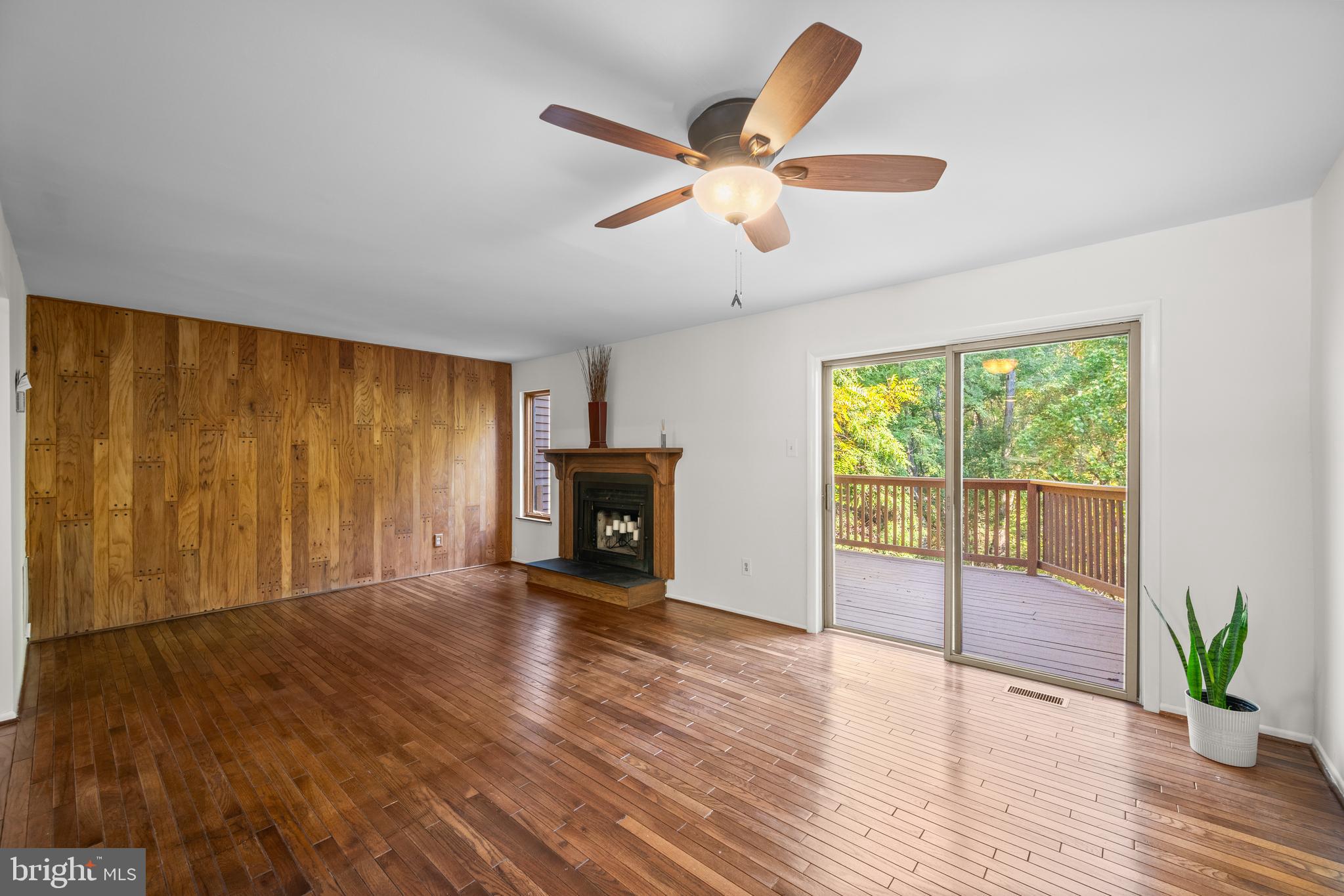 9453 Clocktower Lane Columbia, MD 21046 - Photo 15 of 49 Living Room